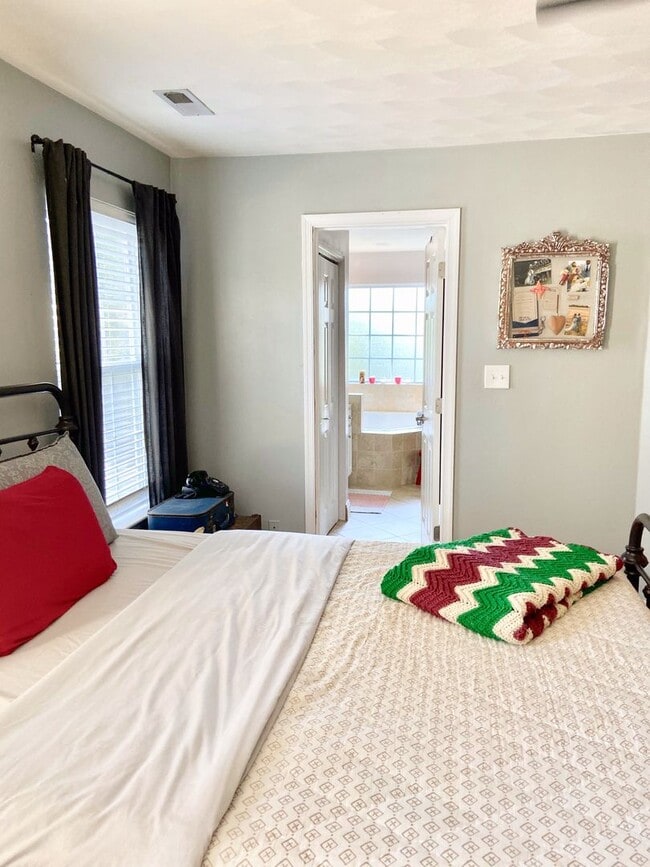 Building Photo - 3BD/2.5BA Home in Chicks Beach with Garage...