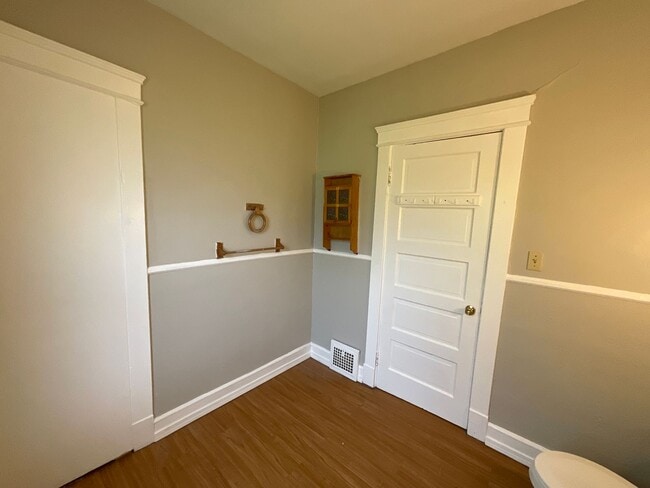 Building Photo - 3392 W 49th St