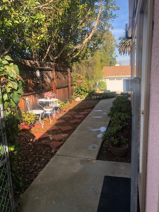 Building Photo - 3441 Red Rose Dr