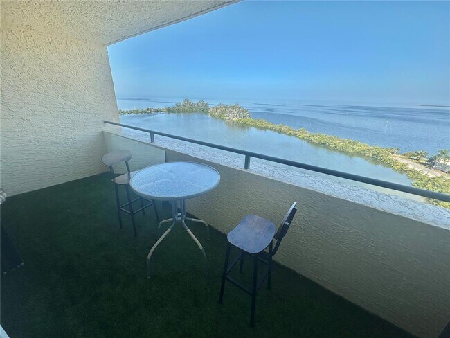 Building Photo - 6009 Sea Ranch Dr