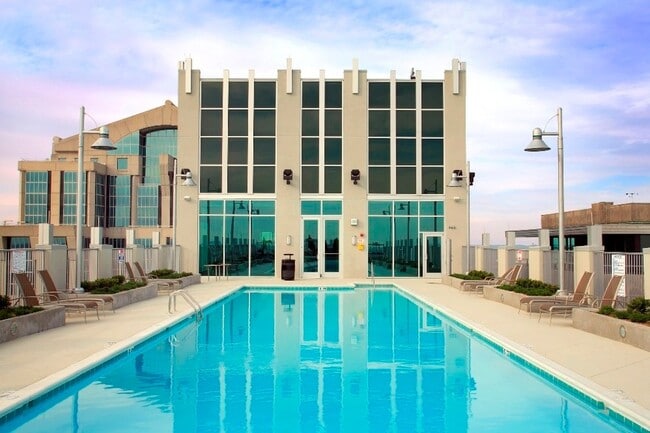 Building Photo - 415 Church St