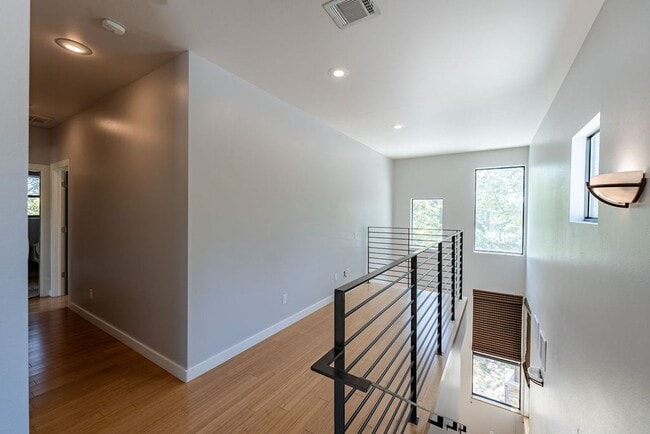 Building Photo - 308 Terrace Dr