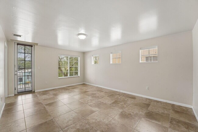 Building Photo - 819 SW 7th Ave