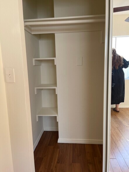 Bedroom closet - 1134 N Mariposa Ave