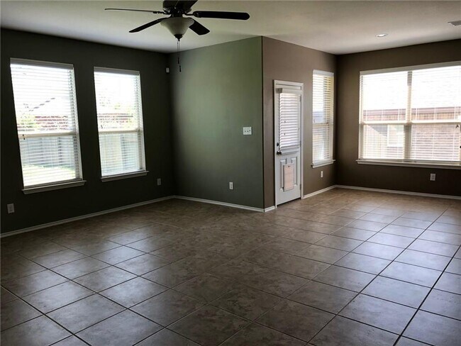 Building Photo - 18713 Falcon Pointe Blvd