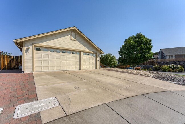 Building Photo - FULLY FURNISHED Sparks home with all utilities included and flexible lease options