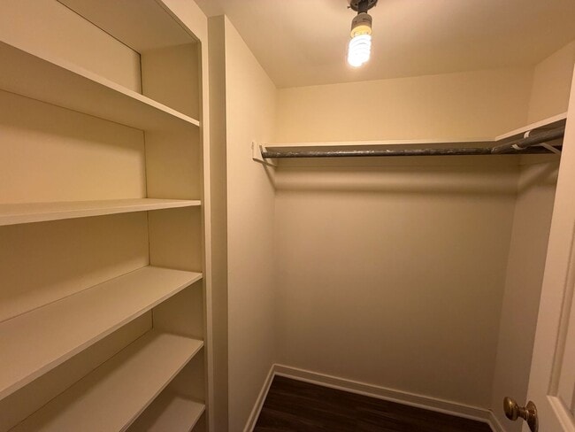 Building Photo - 1250 Clifden Green