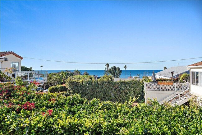 Building Photo - Woods Cove Beach House