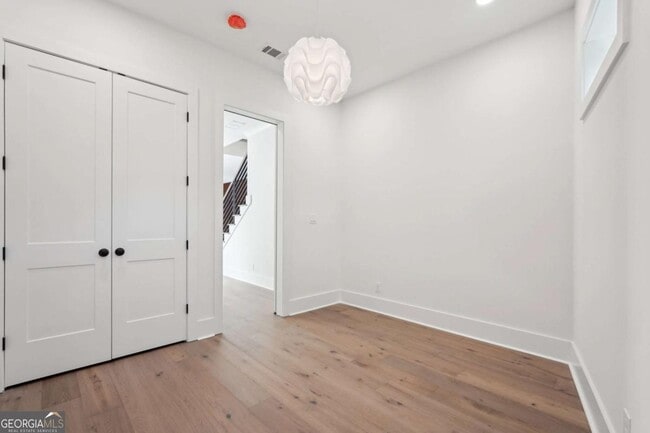 Building Photo - 120 Thome Dr