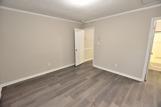 Building Photo - 719 Carolina Ave