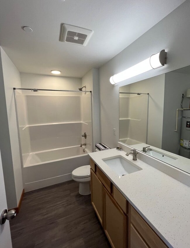 Building Photo - AVAILABLE NOW! Newer 2 bdrm + Den/1 bath Unit Near WWU and Downtown! ONE MONTH FREE! Flexible lea...
