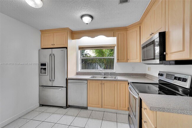 Building Photo - 815 NW 98th Ave
