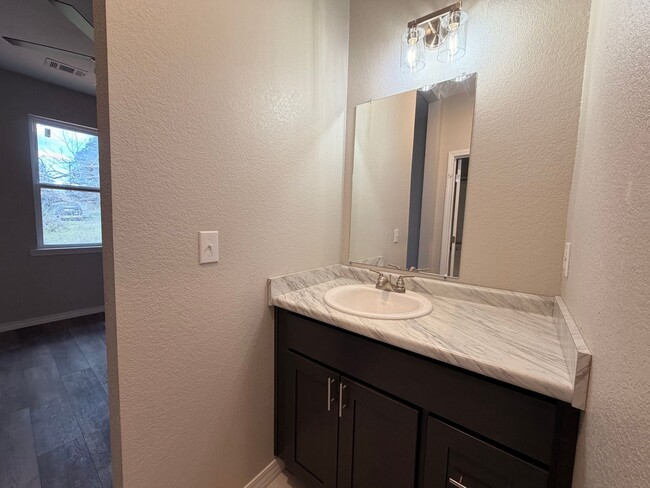 Building Photo - Welcome to your dream home in Russellville, AR!