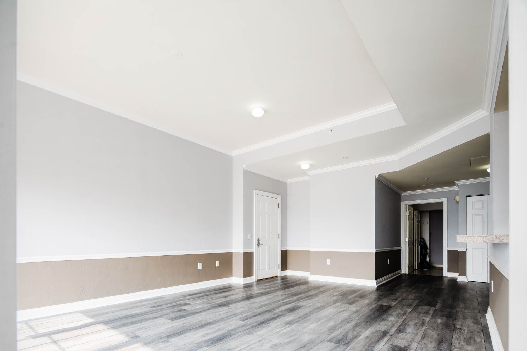 Building Photo - 475 W 12th Ave