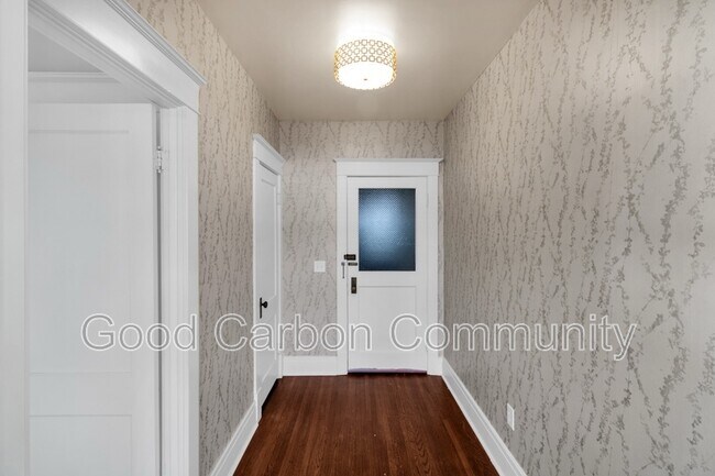 Building Photo - 1378 Hertel Ave