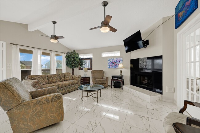 Building Photo - 1414 Bayshore Dr