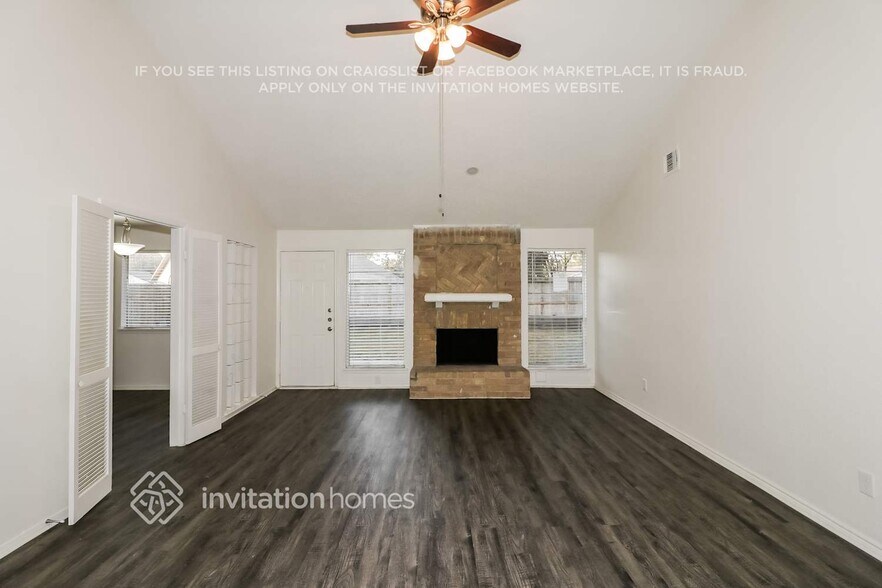 Building Photo - 5802 Longforest Dr