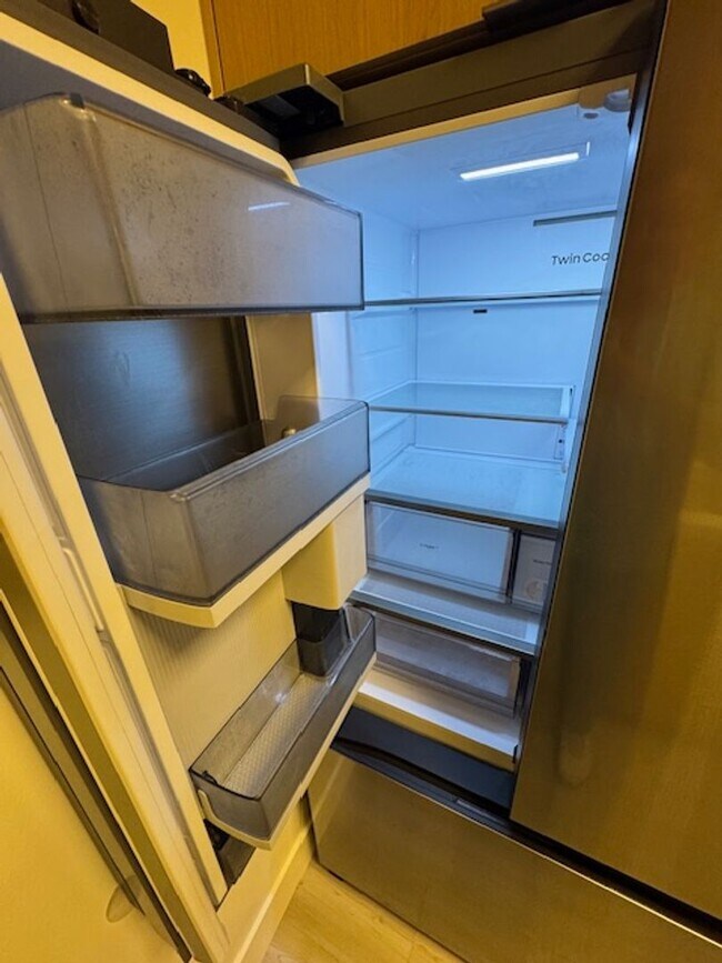 Building Photo - Modern Alamitos Beach 2 bedroom Condo plus...