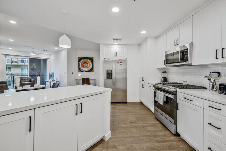 Building Photo - 375 Camino De La Reina