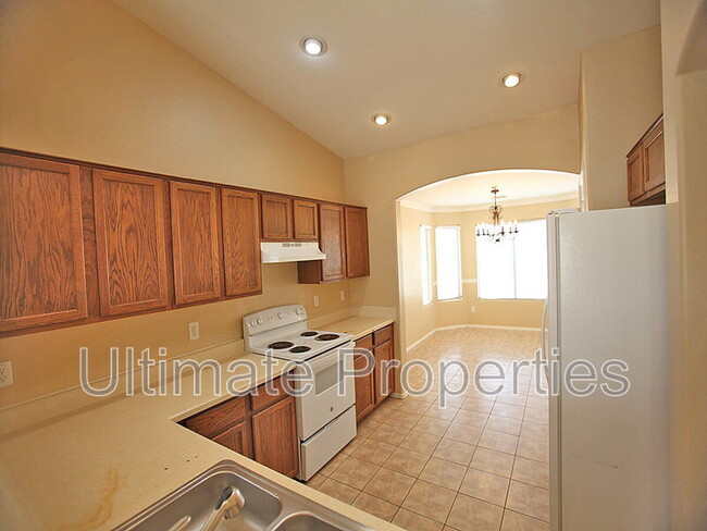 Building Photo - 2333 W Maldonado Dr