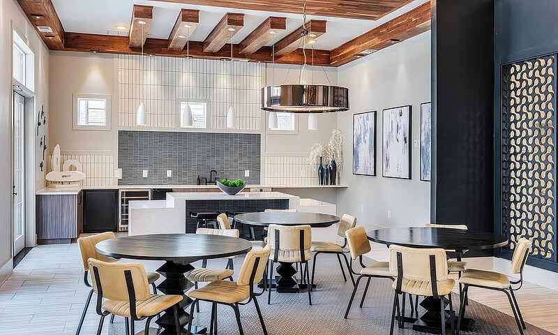 Building Photo - 404 Gallop Ln