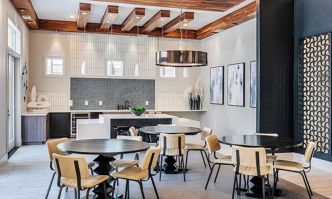 Building Photo - 404 Gallop Ln