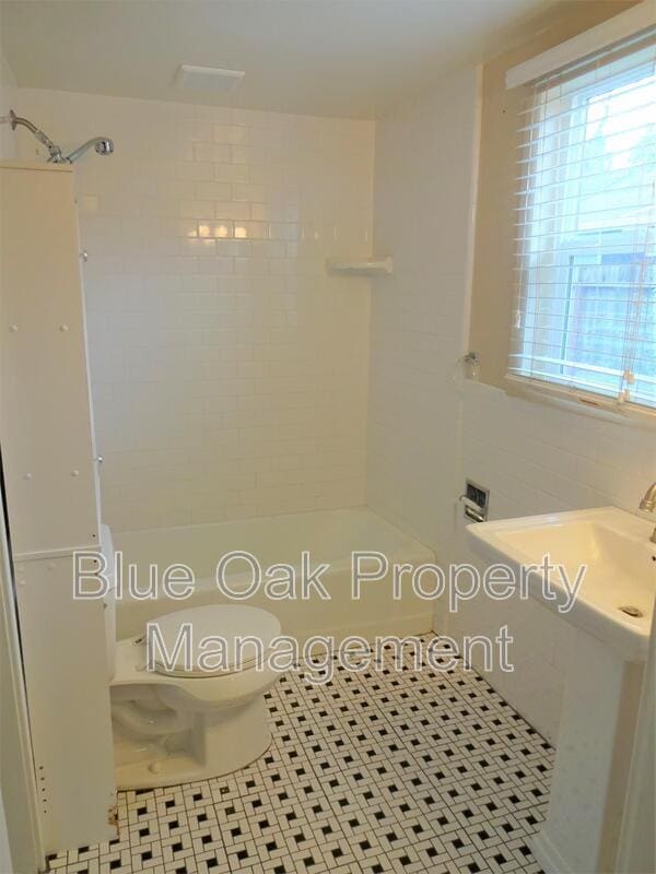 Building Photo - 1187 Warner St