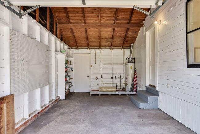 Building Photo - 3 Bed, 2 Bath Home in the Saint Streets!