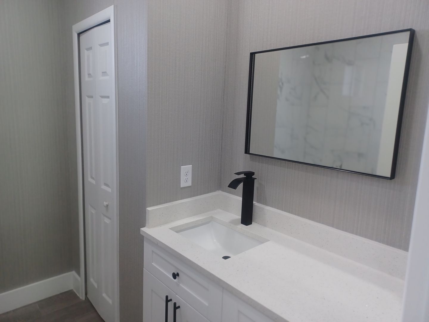 Building Photo - Available Now: Spacious 3 Bedroom / 2 Bathroom With a Large Fenced Yard