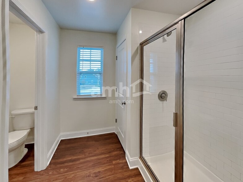 Building Photo - 136 Hamilton Park Dr