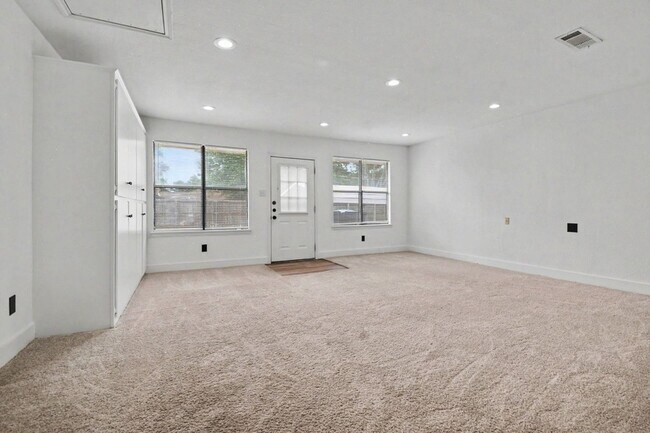 Building Photo - 3407 Tipps Dr