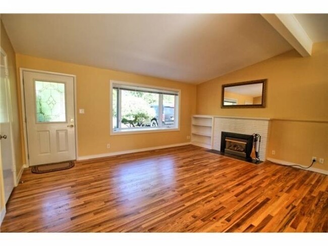 Building Photo - Beautiful 3 Bed 1.75 Bath Home in Bellevue