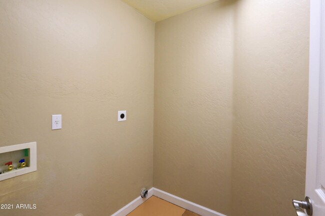 Building Photo - 7456 W Aurora Dr