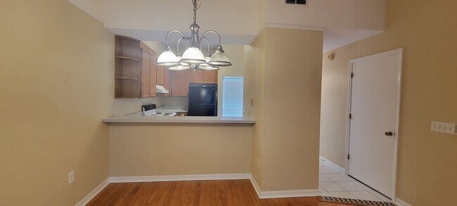 Building Photo - 2/2.5 Townhome Mile Run