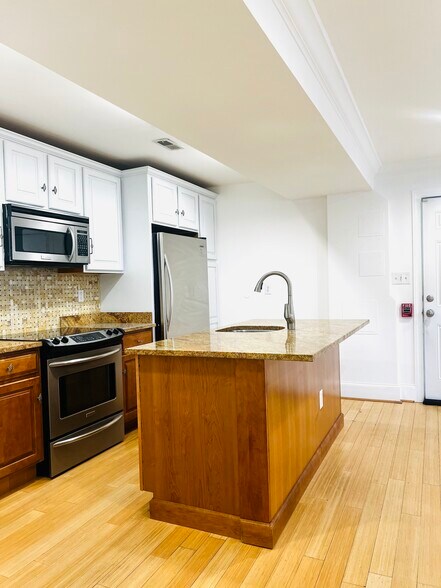 Building Photo - 1663 Newton St NW