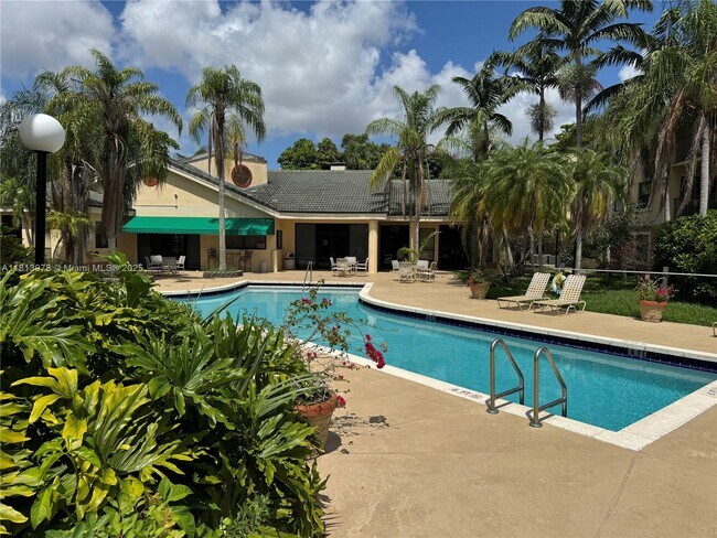 Building Photo - 9999 Summerbreeze Dr