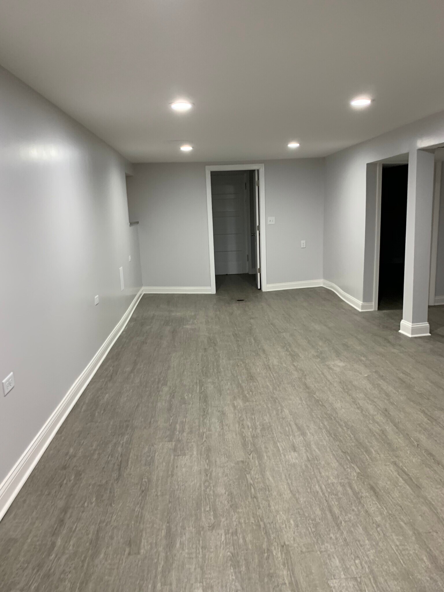 Building Photo - 8109 S Dorchester Ave