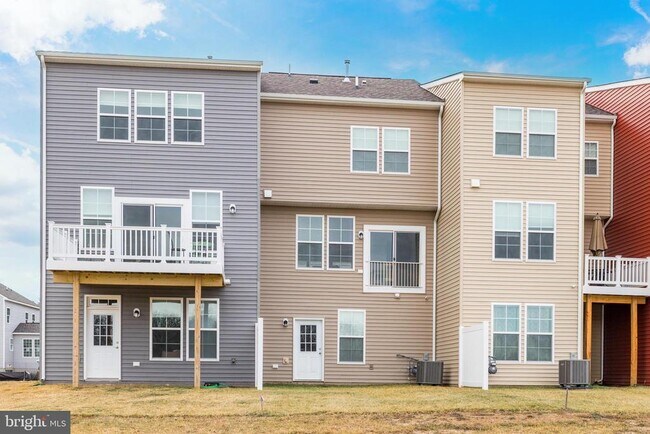 Building Photo - 127 Metcalf Terrace