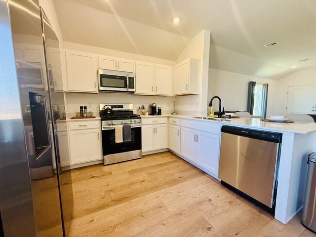 Building Photo - 5941 Bradford Pear Ln