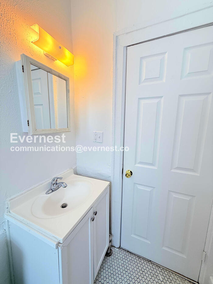 Building Photo - 13909 Hartwell St