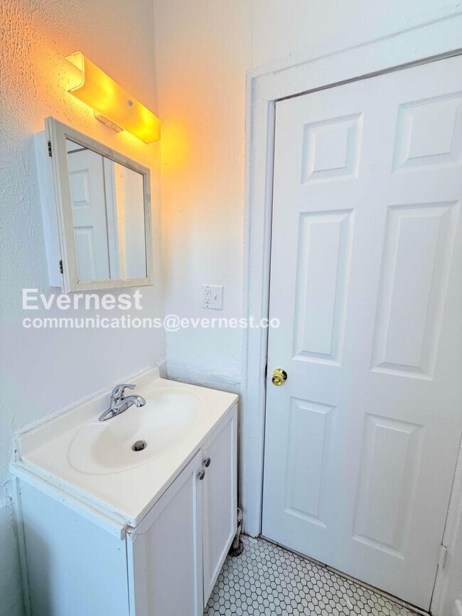 Building Photo - 13909 Hartwell St