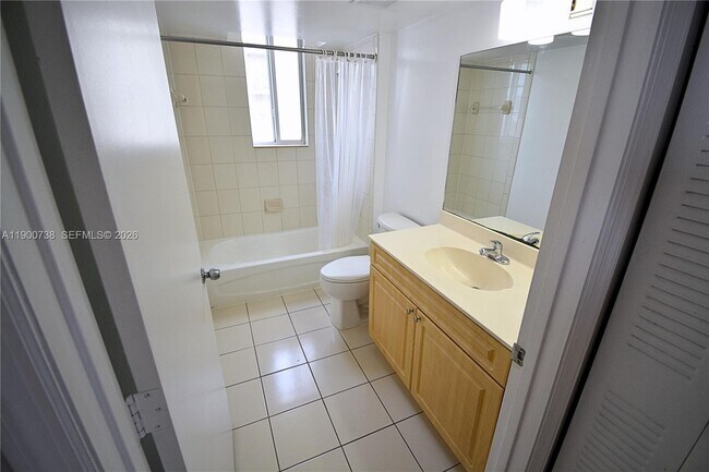 Building Photo - 102 SW 6th Ave