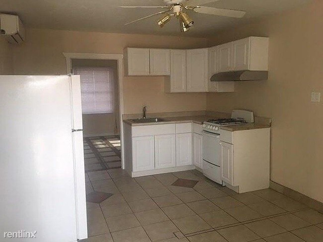 Building Photo - 498 N Arizona Ave