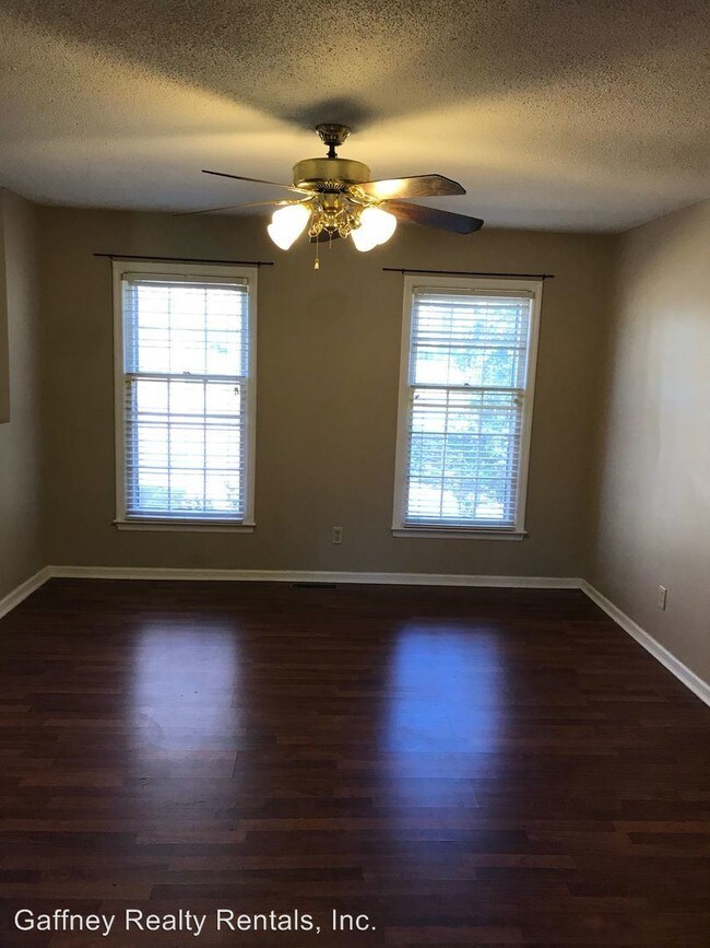 Building Photo - 3 br, 2 bath House - 612 College Dr