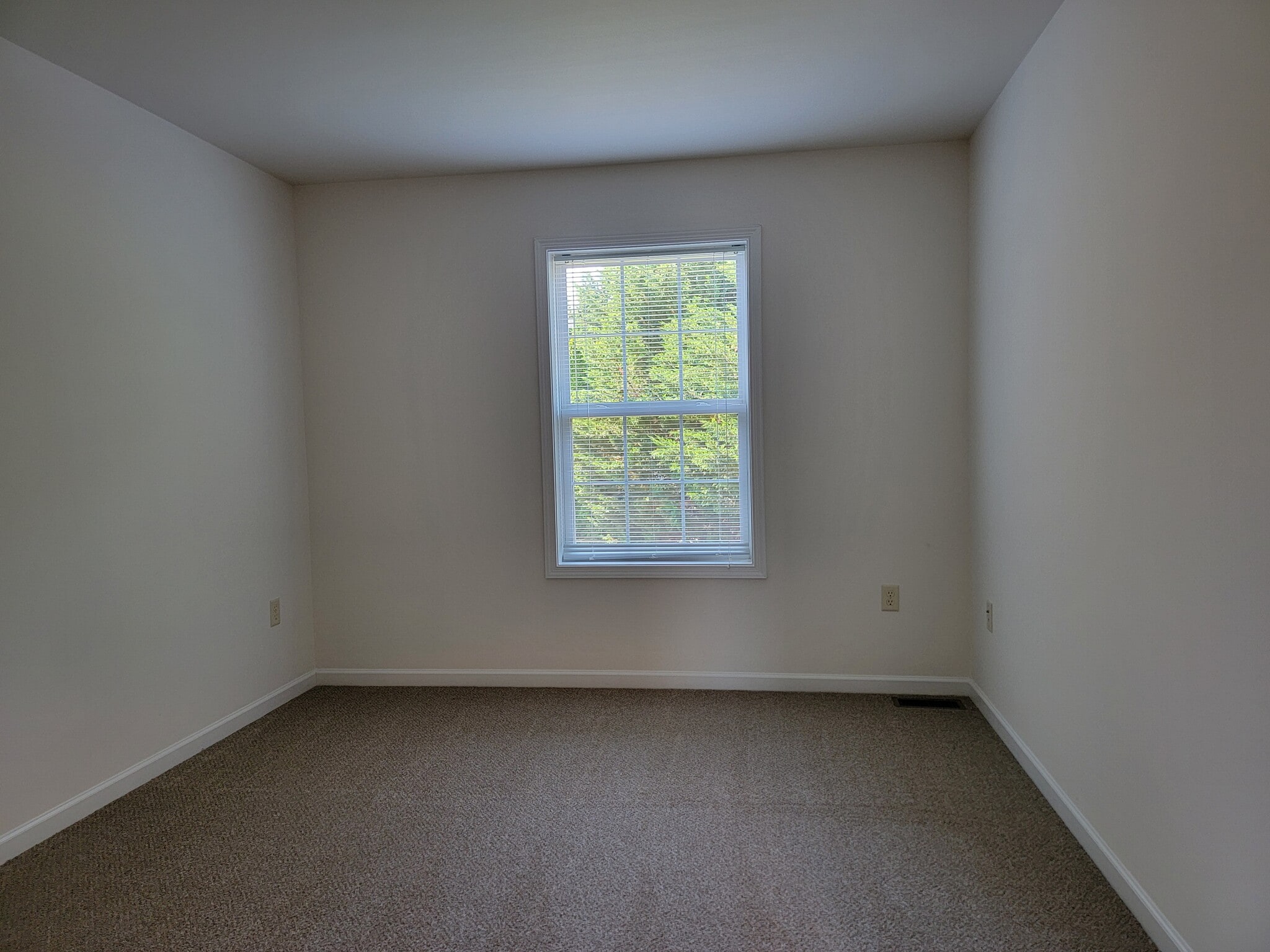 Building Photo - 402 Mount Olive Ln