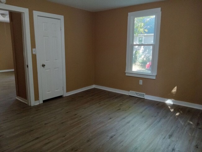 Building Photo - PRICE IMPROVEMENT Stunning 3 Bedroom Home FOR RENT in Millville NJ $1575