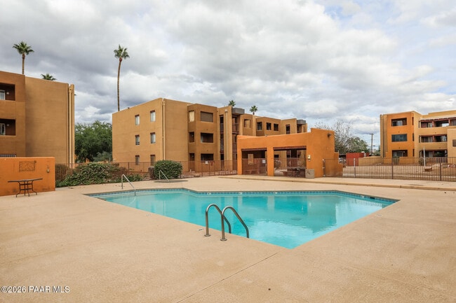 Building Photo - 1810 E Blacklidge Dr