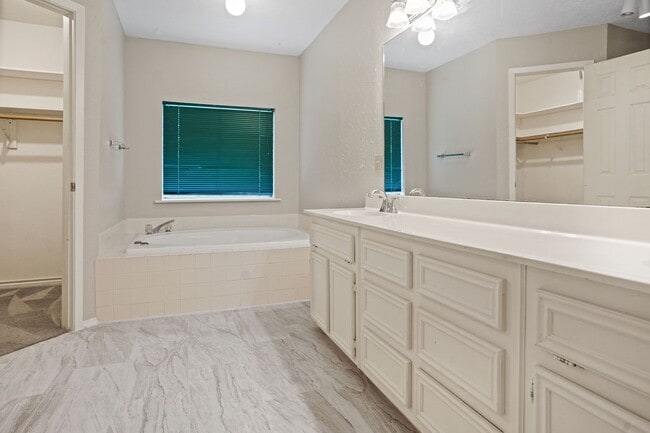 Building Photo - 28736 Waikiki Ln