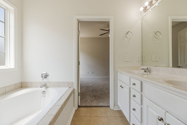 Building Photo - 4013 Kristen St