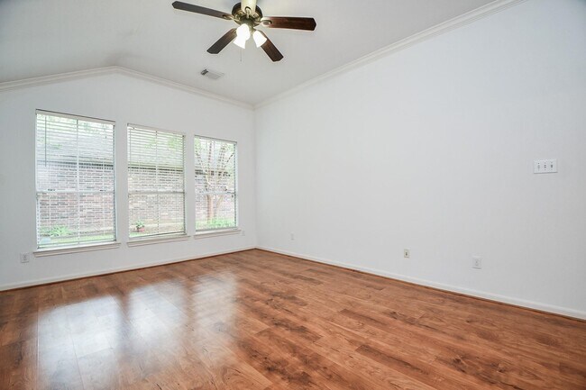 Building Photo - 535 Avery Dr